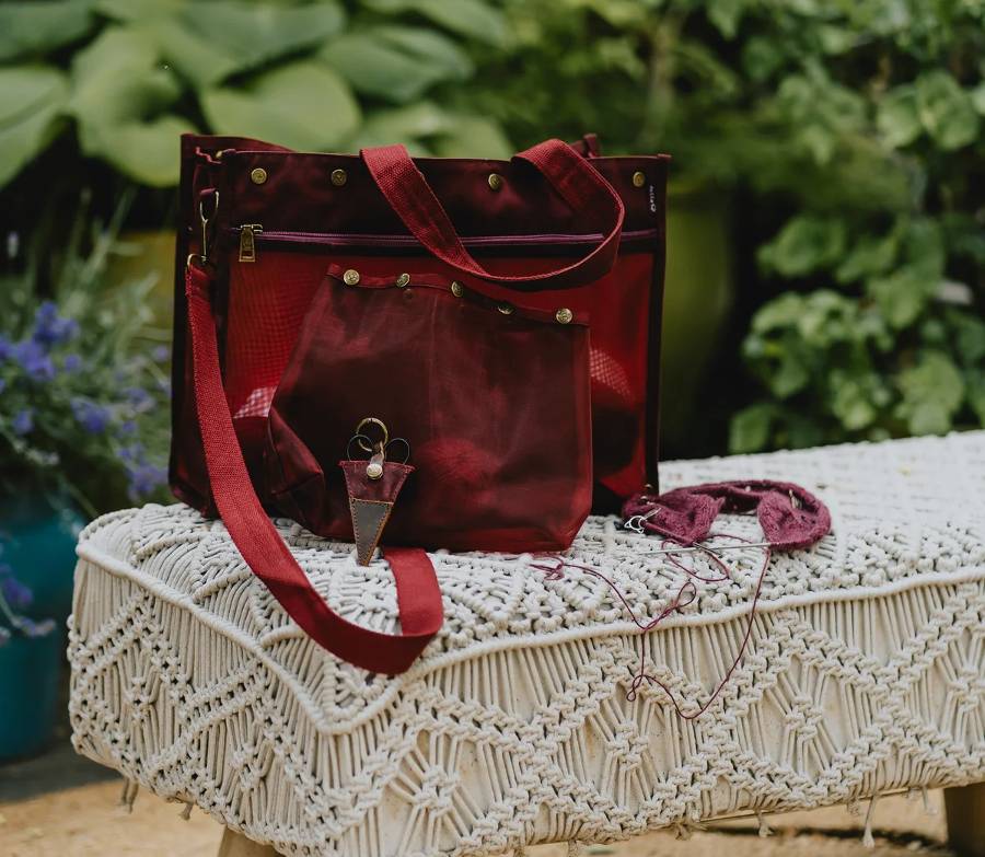Della Q Makers Mesh tote handbag
