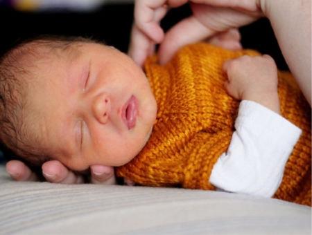 Cardigan neonato a maglia